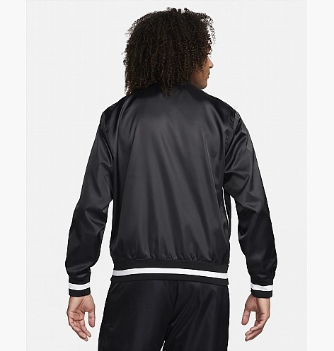 Чоловіча куртка NIKE M NK DNA WVN JKT RPL SSNL FN2724-010 фото 5 — інтернет-магазин Tapok