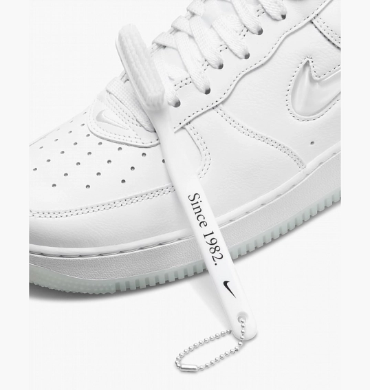 Кроссовки Nike Air Force 1 Low Retro Color Of The Month White FN5924-100 фото 20 — интернет-магазин Tapok