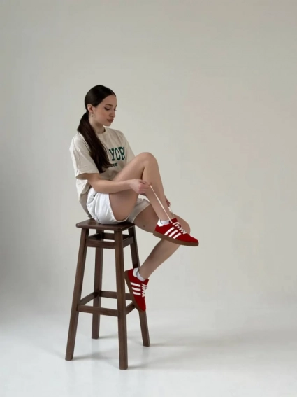 Кеди жіночі замшеві червоного кольору фото 5 — интернет-магазин Tapok