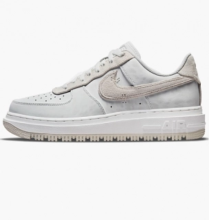 Nike Air Force 1 Luxe DD9605-100
