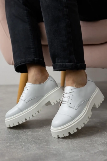 Женские туфли кожаные весенне-осенние белые Yuves 170 Style фото 1 — интернет-магазин Tapok