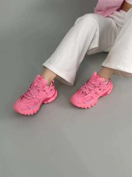 Кросівки жіночі шкіряні розового кольору зі вставками сітки фото 1 — інтернет-магазин Tapok