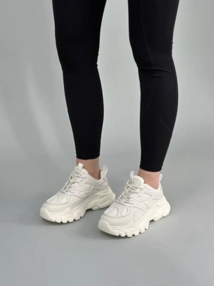 Кросівки жіночі шкіряні молочного кольору зі вставками сітки фото 1 — інтернет-магазин Tapok