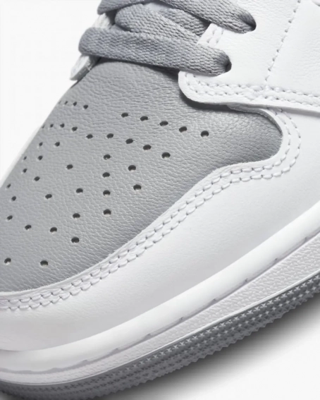 Кроссовки Nike Jordan 1 Retro High Og White/Grey 555088-037 фото 8 — интернет-магазин Tapok