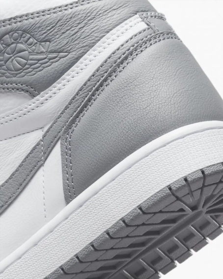 Кроссовки Nike Jordan 1 Retro High Og White/Grey 555088-037 фото 9 — интернет-магазин Tapok