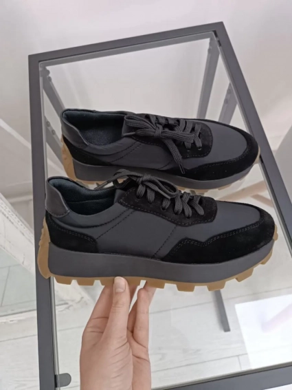 Кросівки жіночі шкіряні чорні із вставками замші на чорній підошві фото 12 — інтернет-магазин Tapok