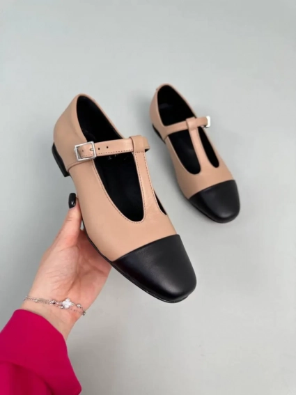 Туфлі жіночі шкіряні карамельні з чорними вставками фото 11 — інтернет-магазин Tapok