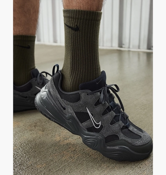 Кросівки Nike Tech Hera Black FJ9532-001 фото 4 — інтернет-магазин Tapok