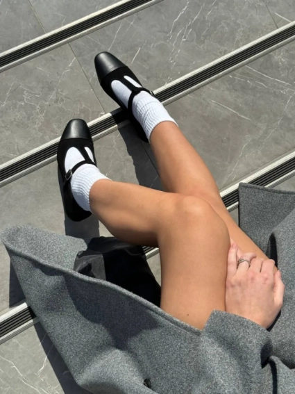 Туфлі жіночі велюрові чорні із вставками шкіри фото 4 — интернет-магазин Tapok
