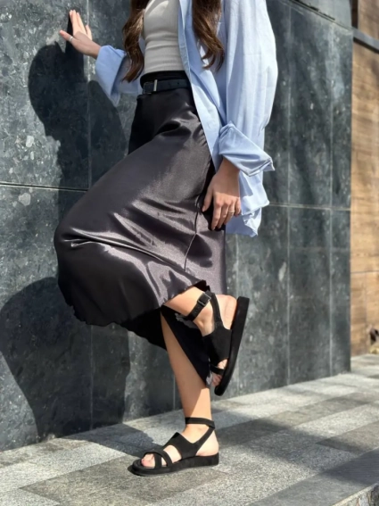 Босоніжки жіночі замшеві чорного кольору фото 3 — интернет-магазин Tapok