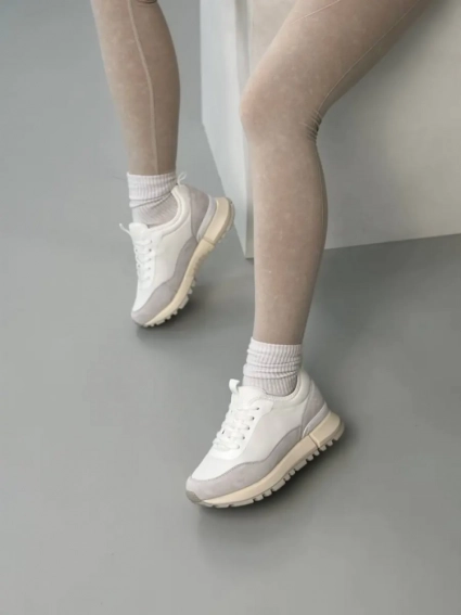 Кросівки жіночі замшеві бежеві фото 2 — интернет-магазин Tapok