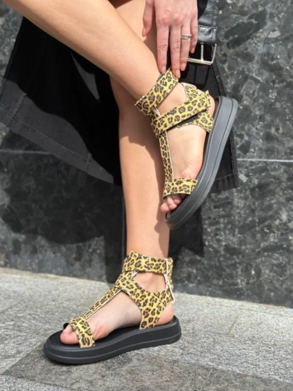 Босоніжки жіночі шкіряні леопардові на низькому ходу фото 1 — интернет-магазин Tapok