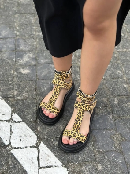 Босоніжки жіночі шкіряні леопардові на низькому ходу. фото 3 — інтернет-магазин Tapok