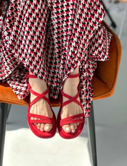Босоніжки жіночі замшеві червоні фото 1 — интернет-магазин Tapok