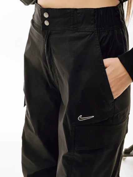 Брюки Nike W WVN OS PANT HR SW FV4969-010 фото 3 — интернет-магазин Tapok