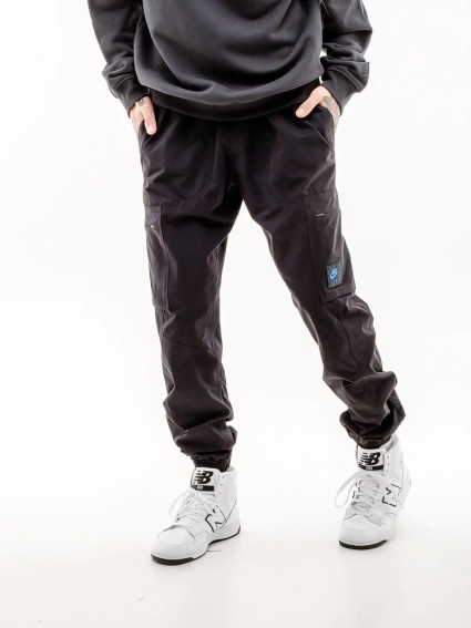 Брюки Nike M AIR MAX WVN CARGO PANT FV5594-010 фото 1 — интернет-магазин Tapok