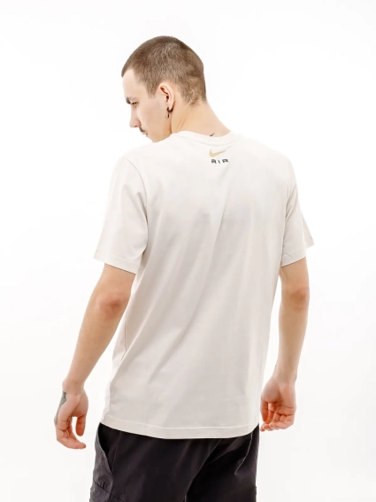 Футболка Nike M SW AIR GRAPHIC TEE FN7704-104 фото 2 — інтернет-магазин Tapok