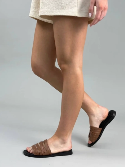 Шльопанці жіночі шкіряні темно-карамельного кольору фото 2 — интернет-магазин Tapok