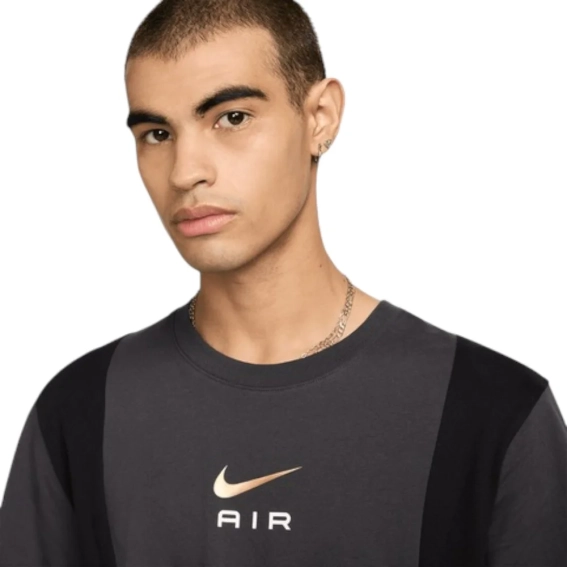 Чоловіча футболка NIKE M NSW SW AIR SS TOP FN7702-070 фото 3 — інтернет-магазин Tapok