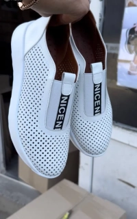Жіночі кросівки шкіряні літні білі Emirro 2102