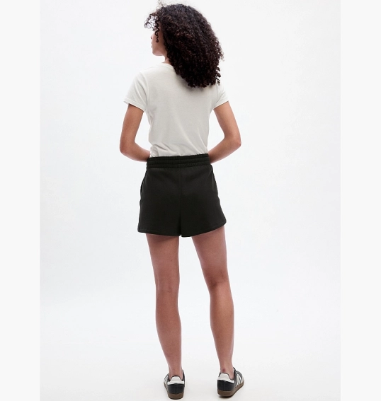 Шорты Gap Logo Shorts Black 830542011 фото 3 — интернет-магазин Tapok