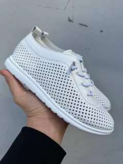 Жіночі кросівки шкіряні літні білі Azatti 0191