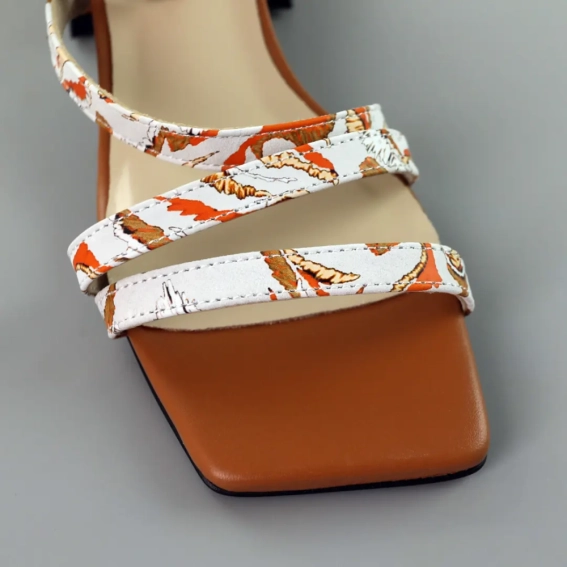 Босоножки женские кожаные 589044 Коричневые белые фото 4 — интернет-магазин Tapok