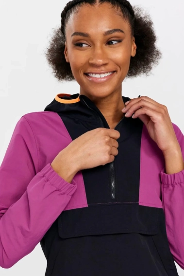 Вітровка Saucony SAUCONY TRACK ANORAK 800388-BK фото 2 — інтернет-магазин Tapok