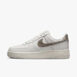 Кроссовки Nike WMNS AIR FORCE 1 07 DD8959-002