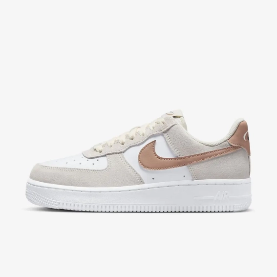 Кроссовки Nike WMNS AIR FORCE 1 07 FQ7779-100 фото 1 — интернет-магазин Tapok