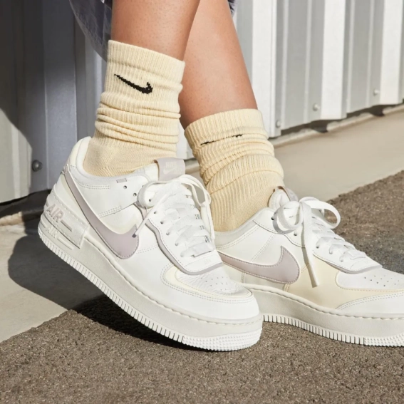 Nike air force 1 femme or hot sale