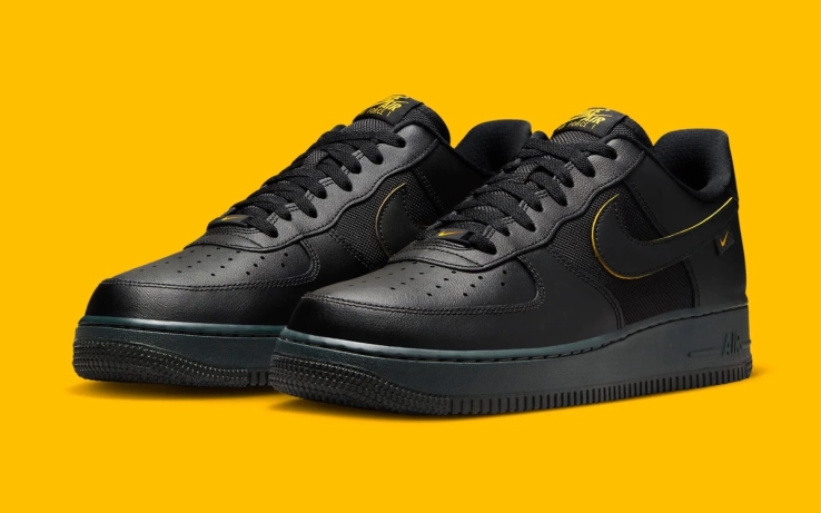 Кросівки чоловічі Nike Air Force 1 '07 'Black University Gold' (FZ4617-001) FZ4617-001 фото 2 — інтернет-магазин Tapok