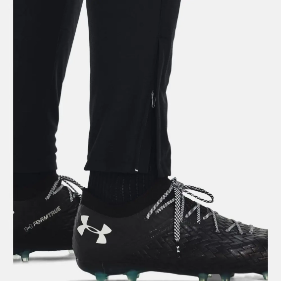 Спортивний костюм Under Armour Kit Challenger 1379592-001 фото 3 — інтернет-магазин Tapok