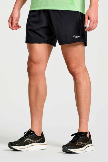 Шорты Saucony OUTPACE 5&quot; SHORT 800328-BK фото 2 — интернет-магазин Tapok