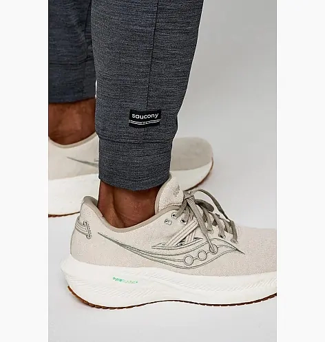 Брюки Saucony SOLSTICE JOGGER SAM800355-BKH фото 2 — интернет-магазин Tapok