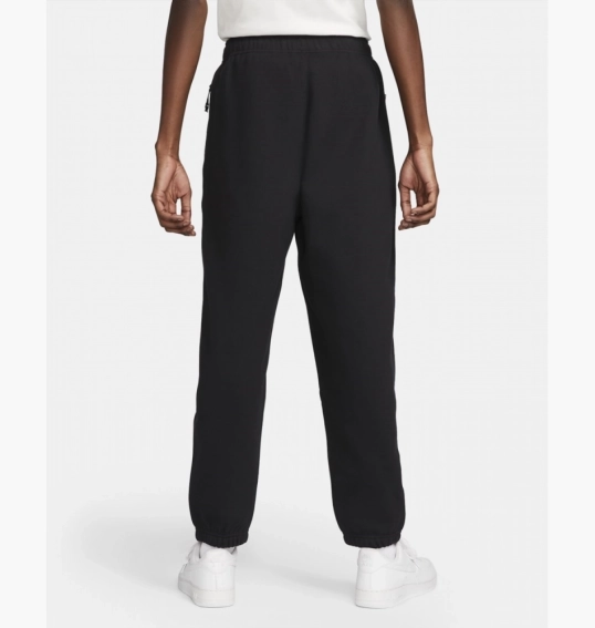 NIKE M NK SOLO SWSH FLC CF PANT DX1364-010 фото 2 — интернет-магазин Tapok