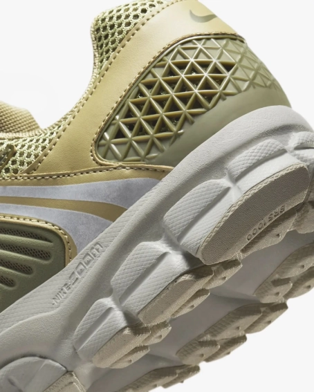 Кроссовки Nike ZOOM VOMERO 5 FJ1915-200 фото 7 — интернет-магазин Tapok