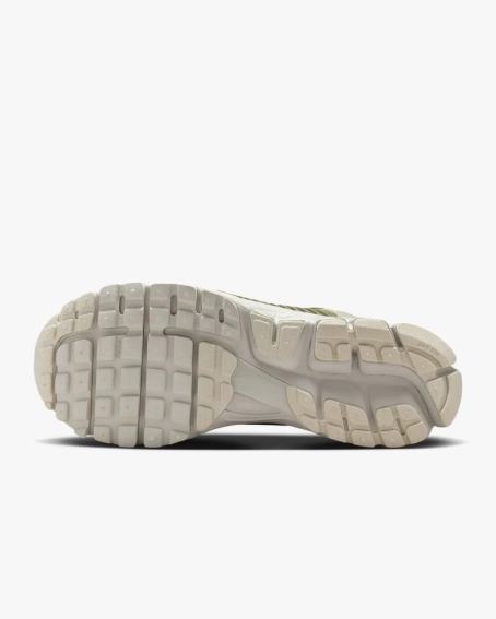 Кроссовки Nike ZOOM VOMERO 5 FJ1915-200 фото 8 — интернет-магазин Tapok