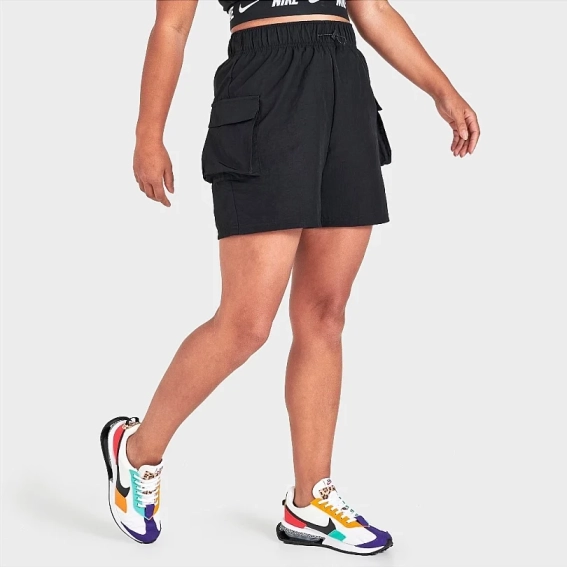 Женские шорты NIKE W NSW ESSNTL WVN HR SHORT DM6247-010 фото 1 — интернет-магазин Tapok