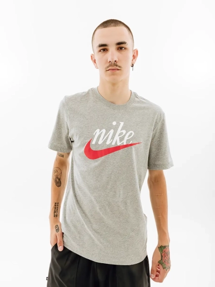 Футболка Nike M NSW TEE FUTURA 2 DZ3279-063 фото 1 — интернет-магазин Tapok