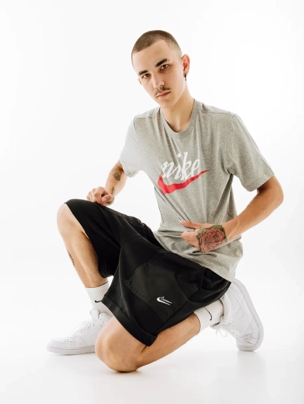 Футболка Nike M NSW TEE FUTURA 2 DZ3279-063 фото 4 — интернет-магазин Tapok