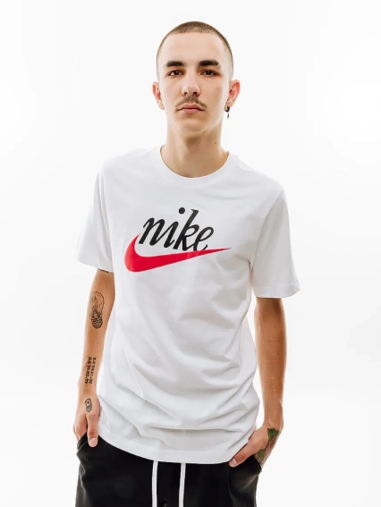Футболка Nike M NSW TEE FUTURA 2 DZ3279-100 фото 1 — интернет-магазин Tapok