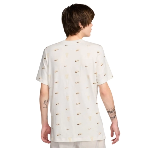 Мужская футболка NIKE M NSW TEE M90 12MO AOP FQ8036-133 фото 2 — интернет-магазин Tapok