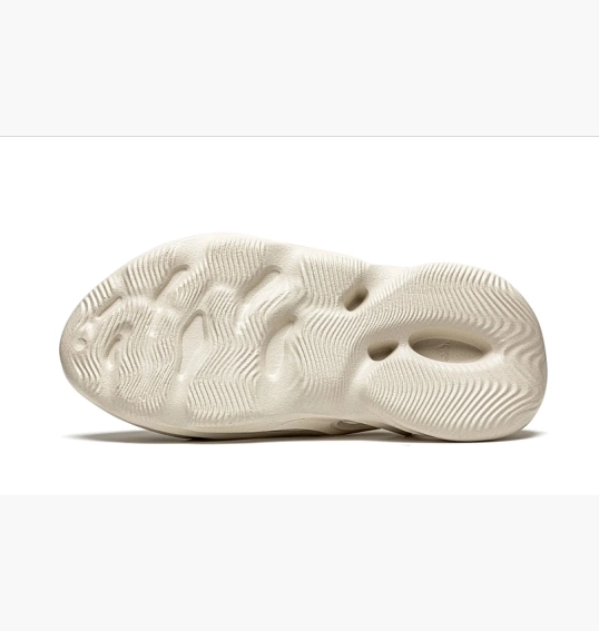 Тапочки чоловічі Adidas Yeezy Foam Runner Beige G55486 фото 6 — інтернет-магазин Tapok