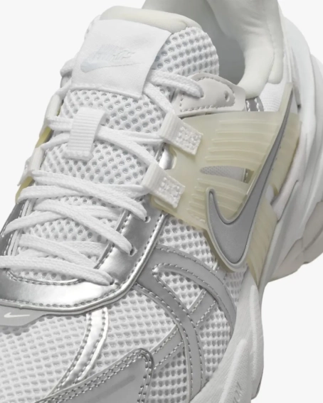Кросівки Nike V2K Run FD0736-104 фото 9 — інтернет-магазин Tapok