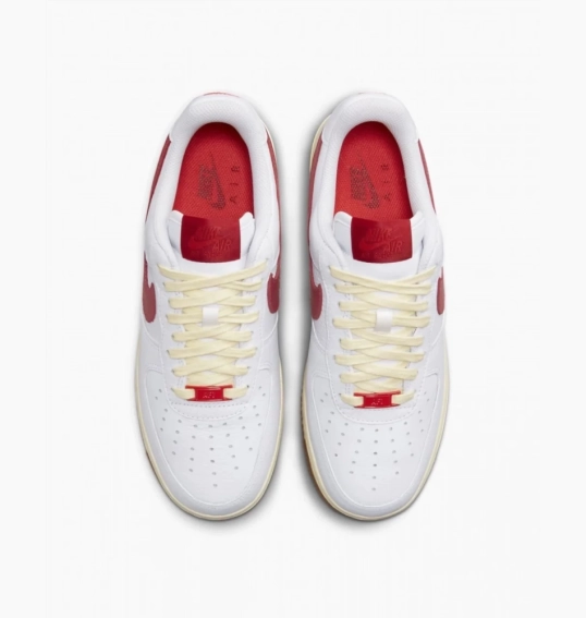 Кросівки Nike WMNS AIR FORCE 1 07 FN3493-100 фото 4 — інтернет-магазин Tapok