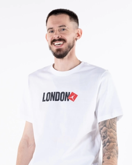 Футболка Jordan MJ LONDON CITY SS CREW DD8034-100 фото 1 — интернет-магазин Tapok