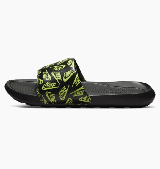 Шльопанці Nike VICTORI ONE SLIDE PRINT CN9678-010 фото 1 — інтернет-магазин Tapok