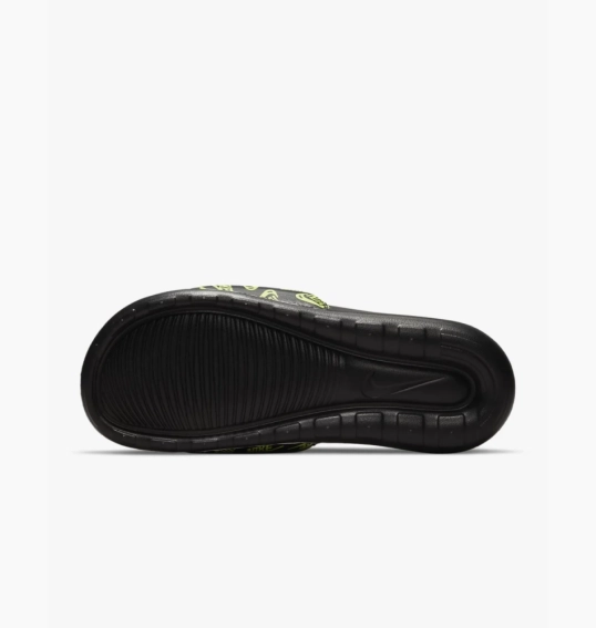 Шльопанці Nike VICTORI ONE SLIDE PRINT CN9678-010 фото 3 — інтернет-магазин Tapok