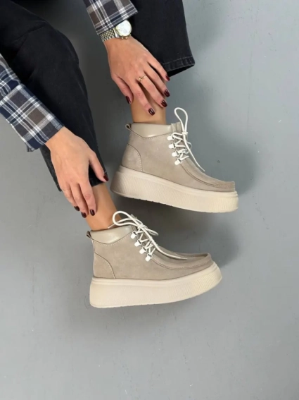 Черевики женские замшевые песочные демисезонные фото 16 — интернет-магазин Tapok